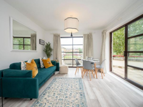 Pass the Keys London apartment - Waterfront Terrace Parking